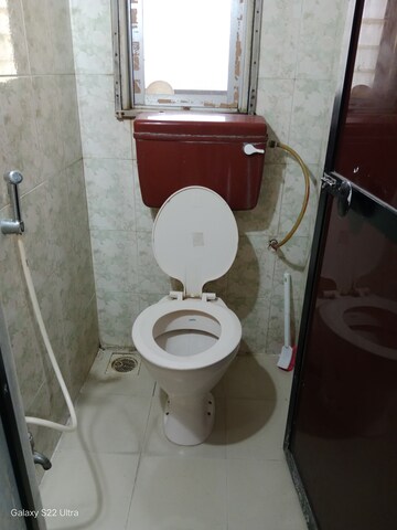 Bathroom in 1 BHK Apartment at Lic Colony – for Rent