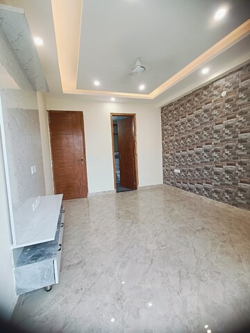 Room in 3 BHK Builder Floor at Sector 51 – for Sale