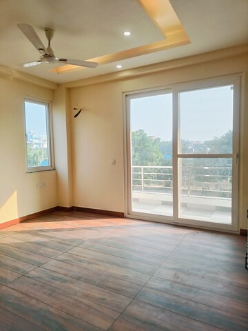 Room in 3 BHK Builder Floor at Sector 51 – for Sale