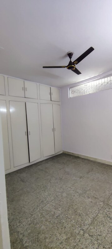 Room in 2 BHK Builder Floor at Lajpat Nagar – for Rent