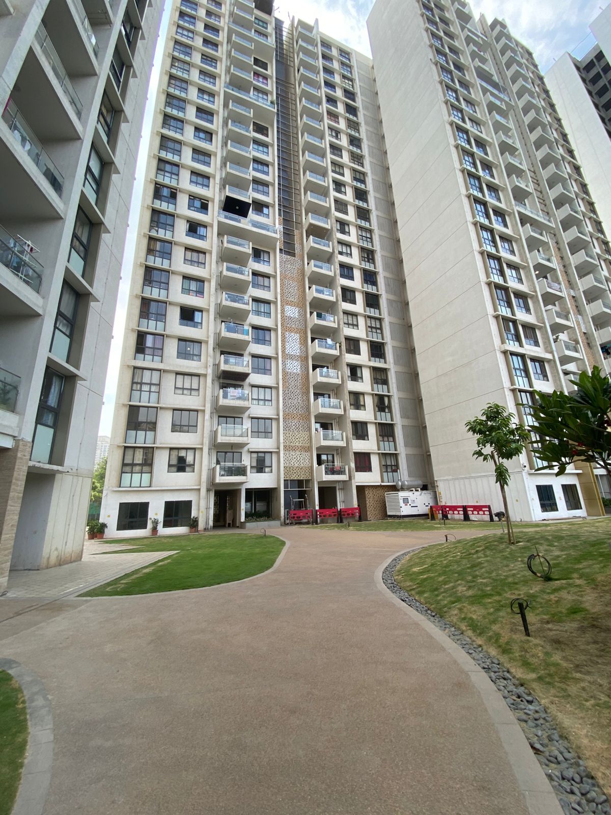 2 BHK Apartment For Resale in Shapoorji Pallonji Vicinia Powai Mumbai  7888002