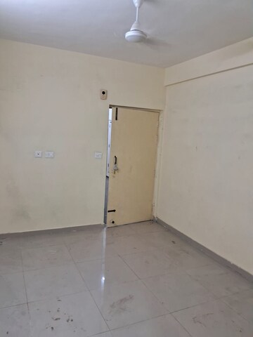 Room in 2 BHK Apartment at Pyramid Heights, Sector 85 – for Rent