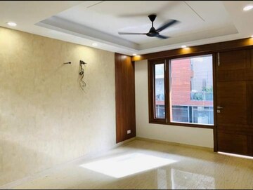 Master Bedroom in 3 BHK Builder Floor at Uppal Southend, Sector 49 – for Rent