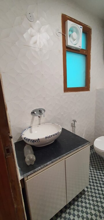Bathroom in 3 BHK Builder Floor at Uppal Southend, Sector 49 – for Rent
