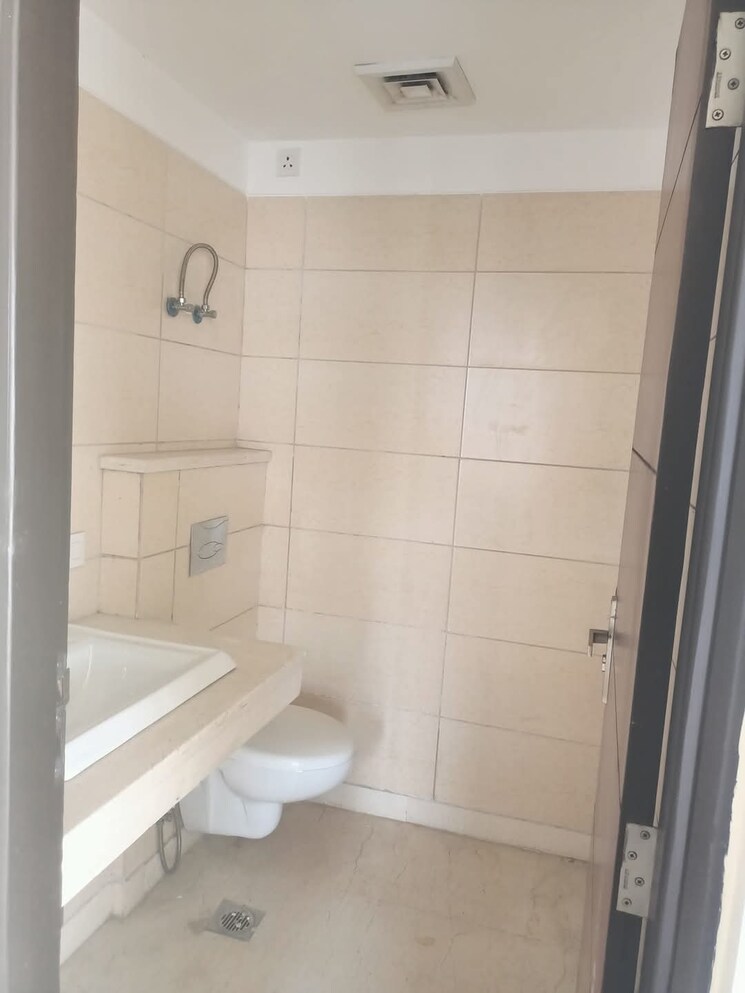 Bathroom, puri-diplomatic-greens-phase-i 4 Bedroom 2950 Sq.Ft. Apartment In Sector 111 Gurgaon 7888099