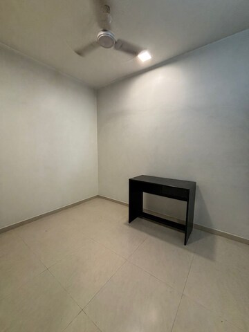 Room in 3 BHK Apartment at K Raheja Vistas, Andheri East – for Sale