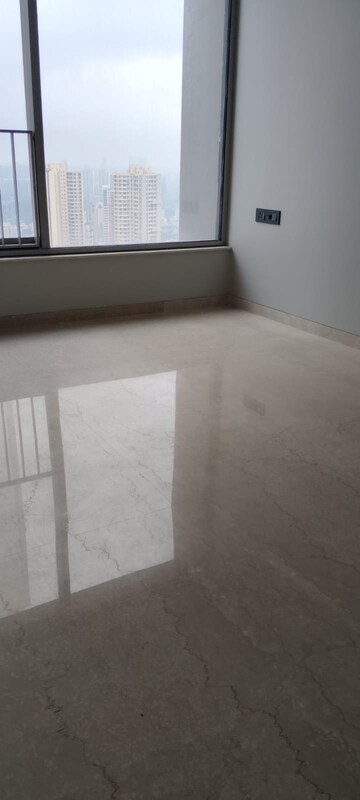 Room in 4 BHK Apartment at Oberoi Sky City, Borivali East – for Rent