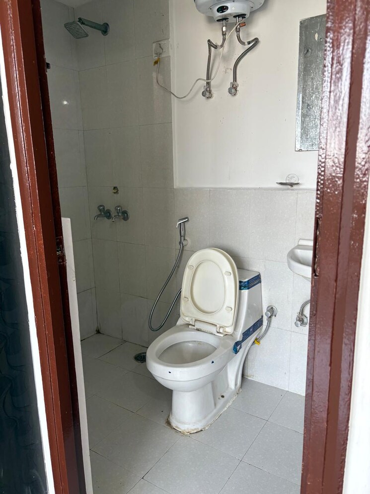 Bathroom, pyramid-urban-homes 2 Bedroom 625 Sq.Ft. Apartment In Sector 70a Gurgaon 7888214