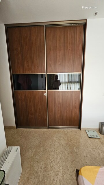 Room in 2 BHK Apartment at Hiranandani Castle Rock, Powai – for Rent