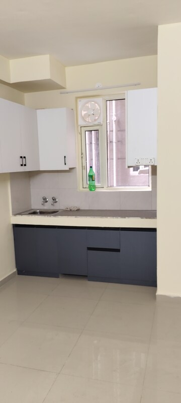 2 BHK Apartment For Rent in Pyramid Elite, Sector 86
