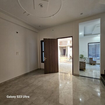 Room in 3 BHK Villa at Sector 16b Greater Noida – for Sale