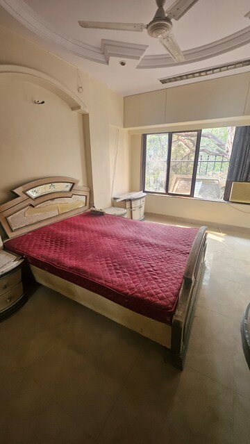 Master Bedroom in 1.5 BHK Apartment at Mount Kailash Apartments Dalal Estate, Kamathipura – for Sale