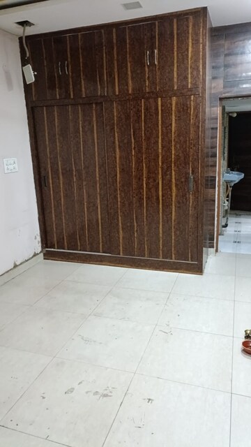Room in 3 BHK Apartment at Rohini Sector 4 – for Sale