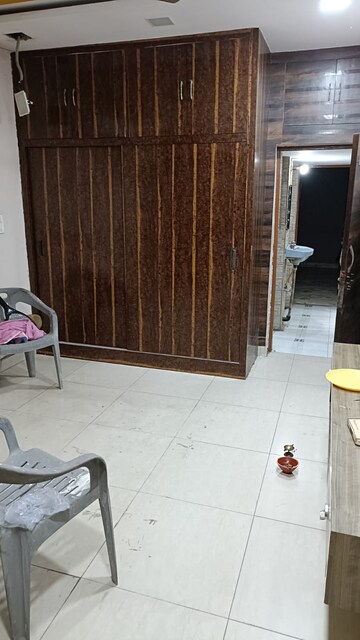 Room in 3 BHK Apartment at Rohini Sector 4 – for Sale