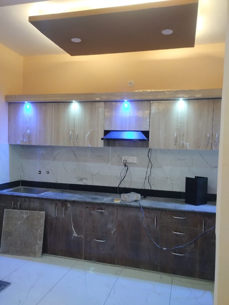Kitchen, dwarika puri rd 2 Bedroom 135 Sq.Yd. Apartment In Dwarika Puri rd Meerut 7888386