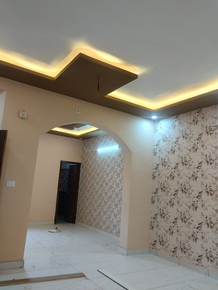 Room, dwarika puri rd 2 Bedroom 135 Sq.Yd. Apartment In Dwarika Puri rd Meerut 7888386