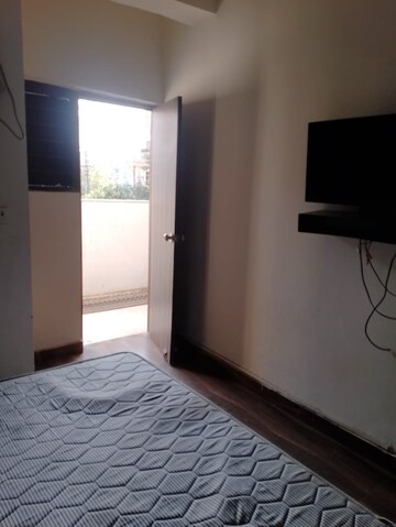 Room in 1 BHK Builder Floor at Sector 51 – for Rent
