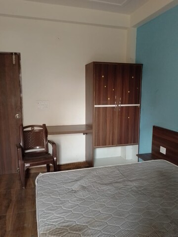 Room in 1 BHK Builder Floor at Sector 51 – for Rent