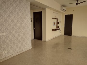 Room in 4 BHK Apartment at Indiabulls Enigma, Sector 110 – for Rent