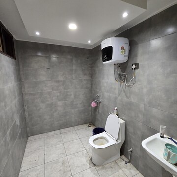 Bathroom in 1 RK Builder Floor at Paryavaran Complex – for Rent