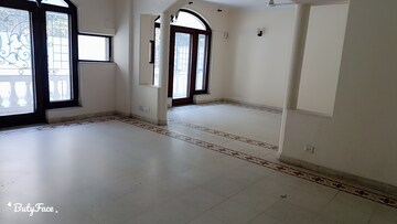 Room in 6+ BHK Independent House at Sector 28 – for Sale