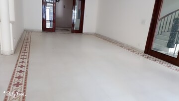 Room in 6+ BHK Independent House at Sector 28 – for Sale