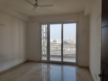 Room in 3.5 BHK Apartment at Puri Emerald Bay, Sector 104 – for Sale