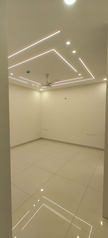 Room in 3 BHK Apartment at Prestige Tranquil, Kokapet – for Rent