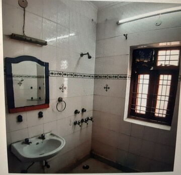 Bathroom in 2 BHK Builder Floor at Palam Vihar – for Rent