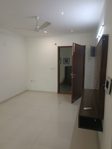 Room in 3 BHK Builder Floor at Alekhya Lotus leaf, Madhapur – for Rent