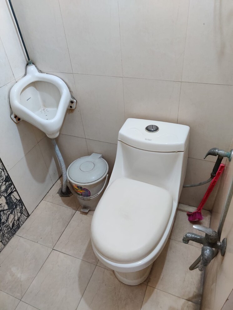 Washroom, kalkaji Commercial Office Space 900 Sq.Ft. In Kalkaji Delhi 7888641