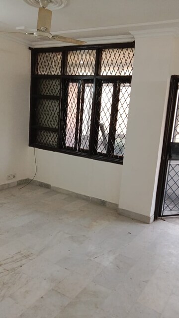 Room in 3 BHK Builder Floor at Chittaranjan Park – for Rent