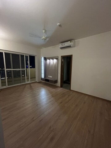Room in 3.5 BHK Apartment at ABA Ivy County, Sector 75 – for Rent