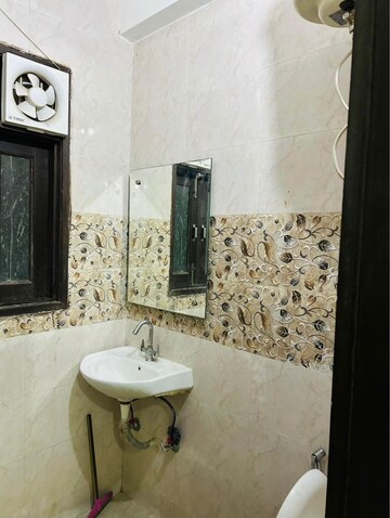 Bathroom in 1 BHK Builder Floor at Neb Sarai – for Rent