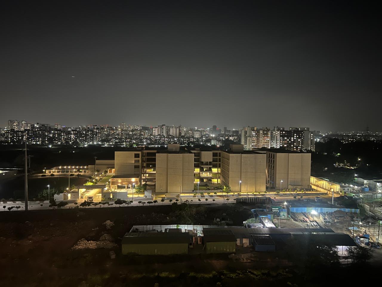 2 BHK Apartment For Sale in Amanora Adreno Towers