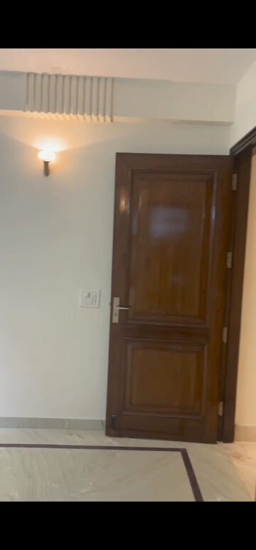 Furnished Amenities in 3 BHK Builder Floor at East Of Kailash – for Sale