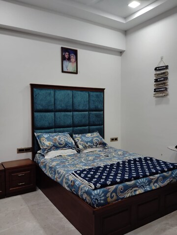 Bedroom in 2 BHK Apartment at Fortune Enclave, Khar West – for Rent