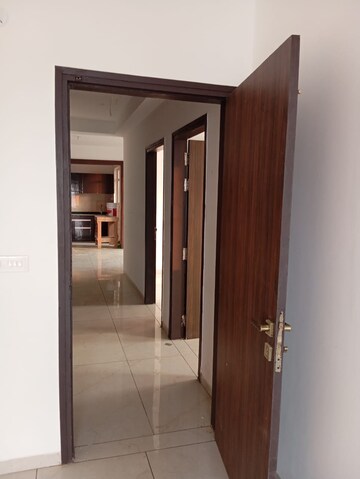 Room in 3 BHK Apartment at Rishita Manhattan, Gomti Nagar – for Rent