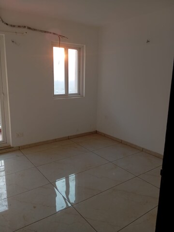 Room in 3 BHK Apartment at Rishita Manhattan, Gomti Nagar – for Rent