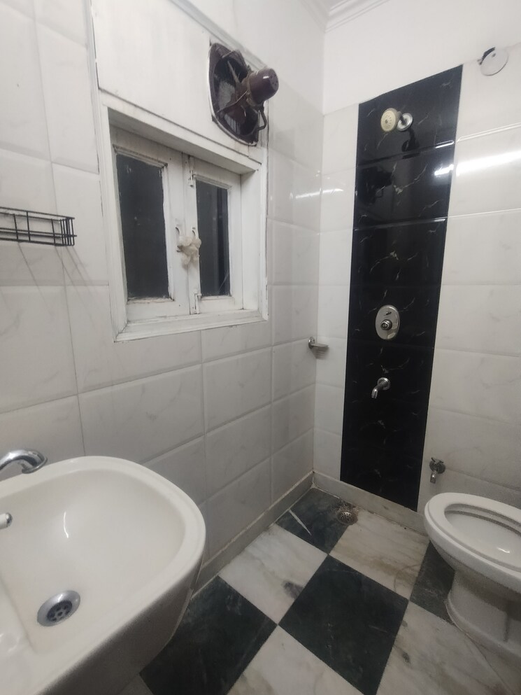 Kitchen, dlf-city-phase-v 3 Bedroom 190 Sq.Yd. Builder Floor In Dlf Phase V Gurgaon 7888874