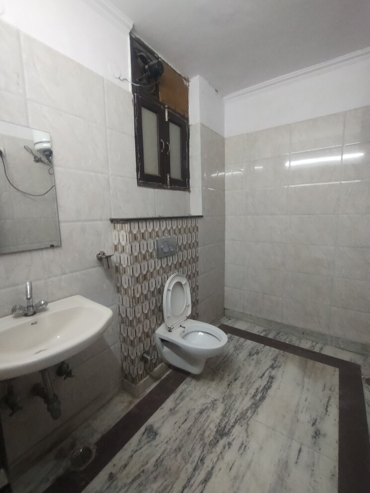 Bathroom, dlf-city-phase-v 3 Bedroom 190 Sq.Yd. Builder Floor In Dlf Phase V Gurgaon 7888874