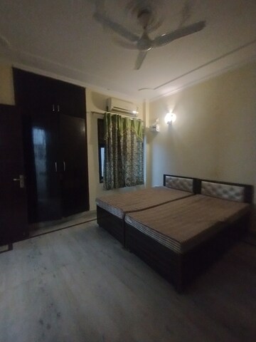 Furnished Amenities in 3 BHK Builder Floor at DLF City Phase V, Dlf Phase V – for Rent