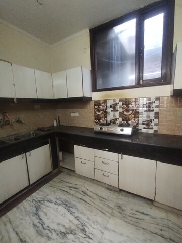 Kitchen in 3 BHK Builder Floor at DLF City Phase V, Dlf Phase V – for Rent