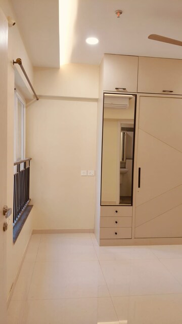 Furnished Amenities in 2 BHK Apartment at Rustomjee Urbania, Majiwada – for Rent