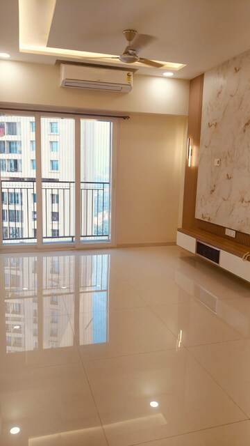 Room in 2 BHK Apartment at Rustomjee Urbania, Majiwada – for Rent