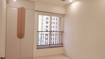 Room in 2 BHK Apartment at Rustomjee Urbania, Majiwada – for Rent