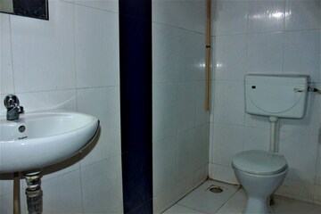 Bathroom in  Pg at Nere – for Rent