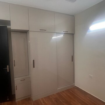 Room in 3 BHK Apartment at Signature Global Park 4 and 5, Sohna Sector 34 – for Rent
