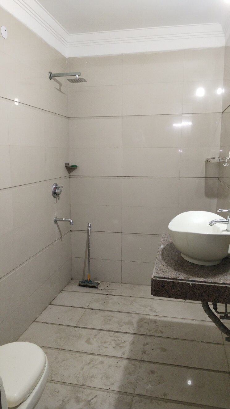 Bathroom, saket 3.5 Bedroom 1450 Sq.Ft. Builder Floor In Saket Delhi 7889037