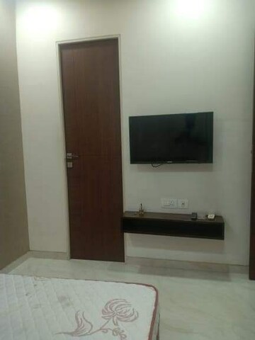 Room in 2 BHK Apartment at JP Unity Tower, Lower Parel – for Rent